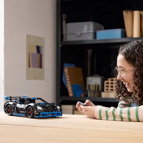 LEGO Technic 42176 Porsche GT4 e-Performance Rennwagen, ferngesteuertes Modellauto & interaktiver Bausatz für Kinder ab 10 Jahren